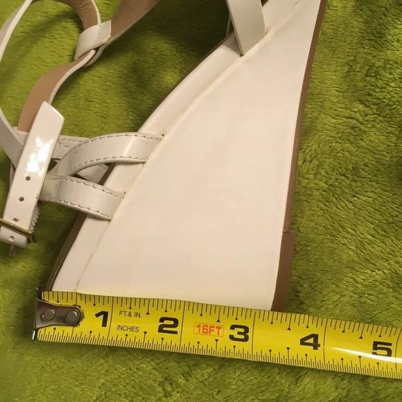 EUC WNS Cream Heels Sz 9.5 - Picture 2 of 9